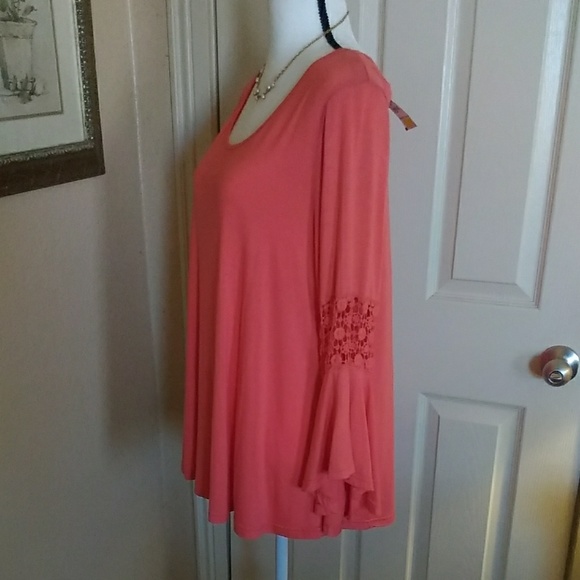 Roommates top - Picture 7 of 7